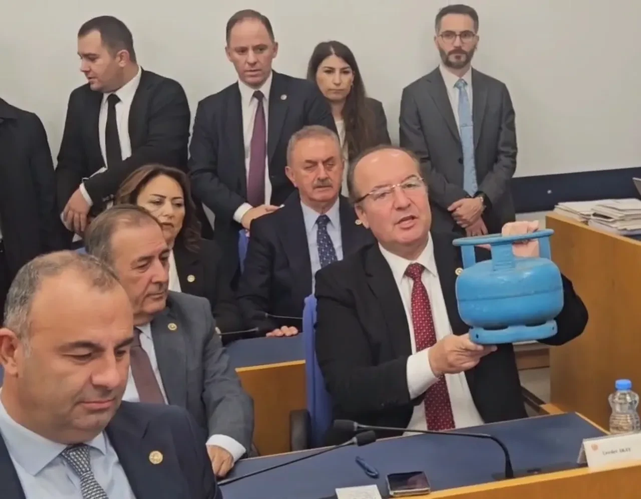 CHP'li isimden yeni skandal! Tüp şovu ile gündeme gelmişti, şimdi banka krizi ortaya çıktı