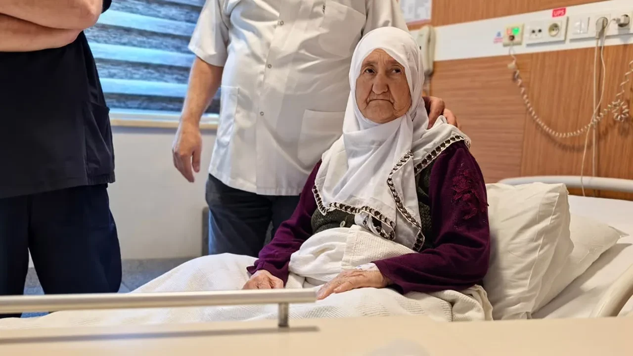 Doktorlar şaşkına döndü, tek tek karnından çıkardılar! Tam 213 tane çıktı