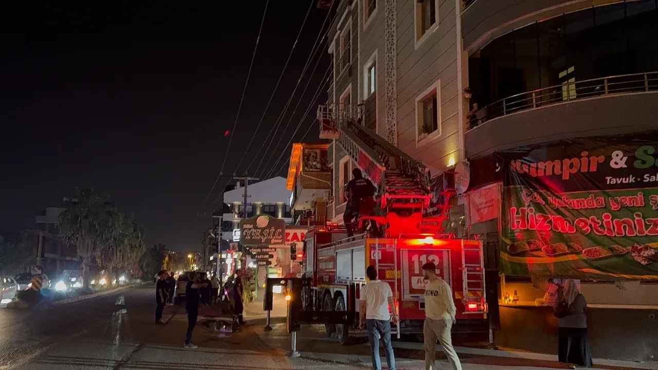 Hatay'da  inanılmaz olay! Kapı aniden kapandı, 1 yaşındaki bebek evde mahsur kaldı 
