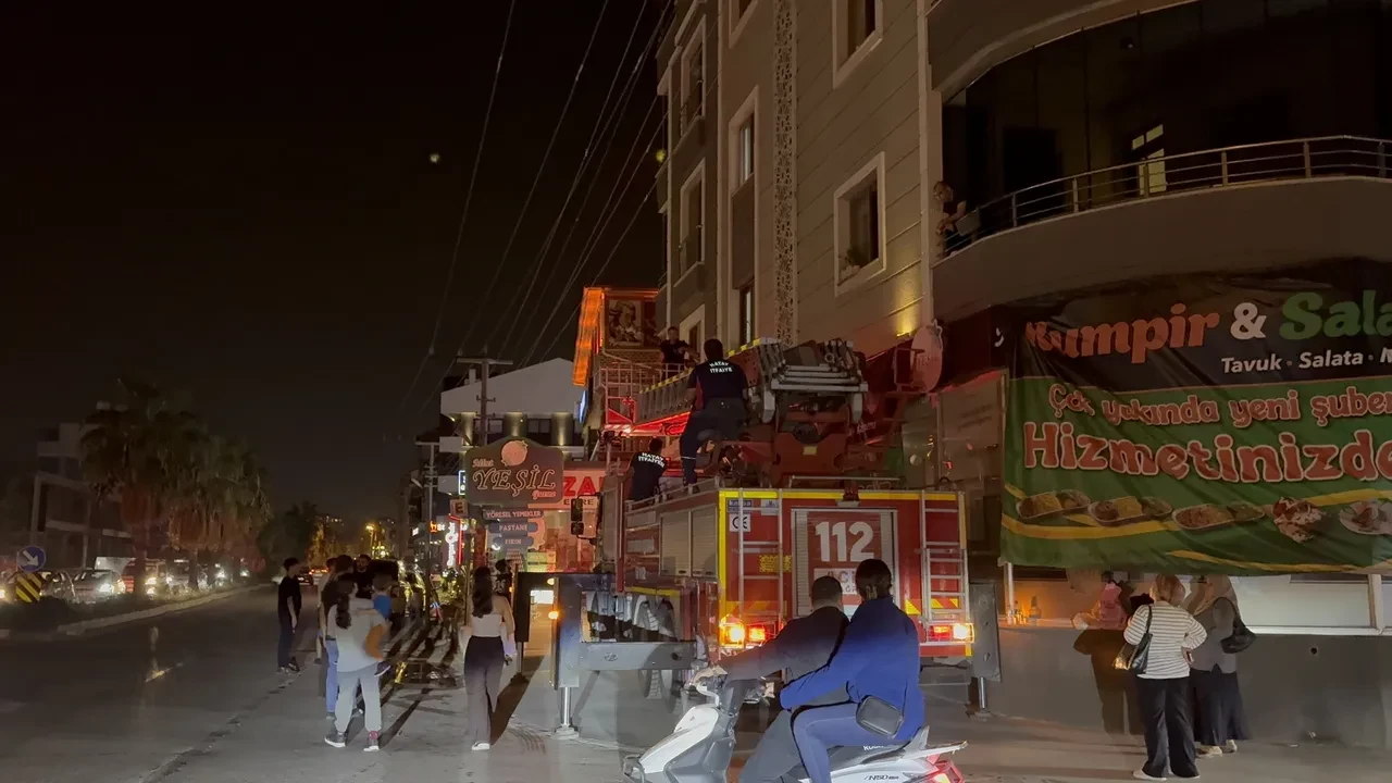 Hatay'da inanılmaz olay! Kapı aniden kapandı, 1 yaşındaki bebek evde mahsur kaldı