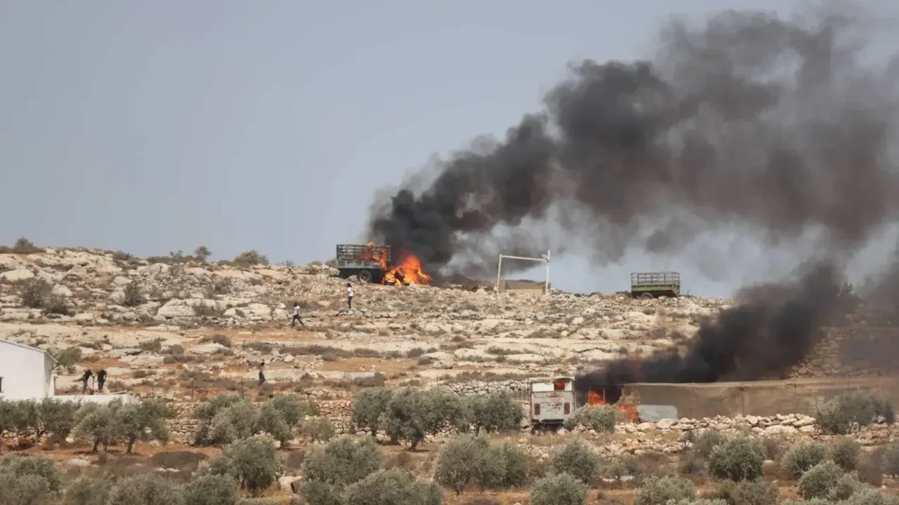 İşgalci İsrailliler Batı Şeria’da kaos estiriyor! Filistinli bir ailenin evi kundaklandı