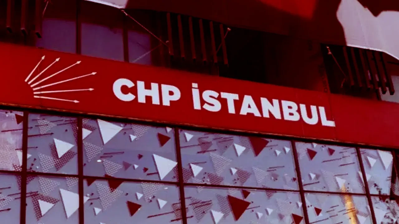 Kaçırmaya çalıştıkları bilgisayarlarda ne var? CHP'lilerden parti binasına baskın