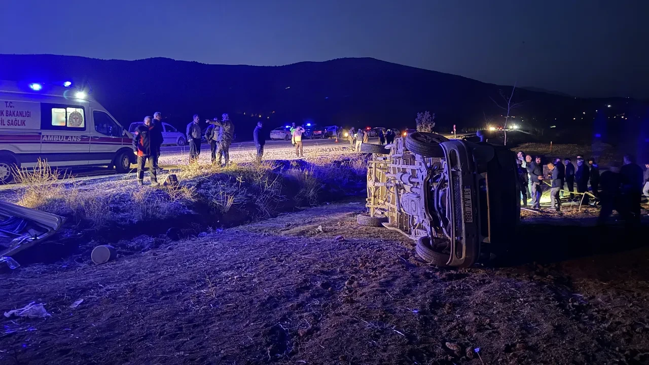 Kahramanmaraş'ta işçi minibüsü kaza yaptı: Ölü ve yaralılar var!