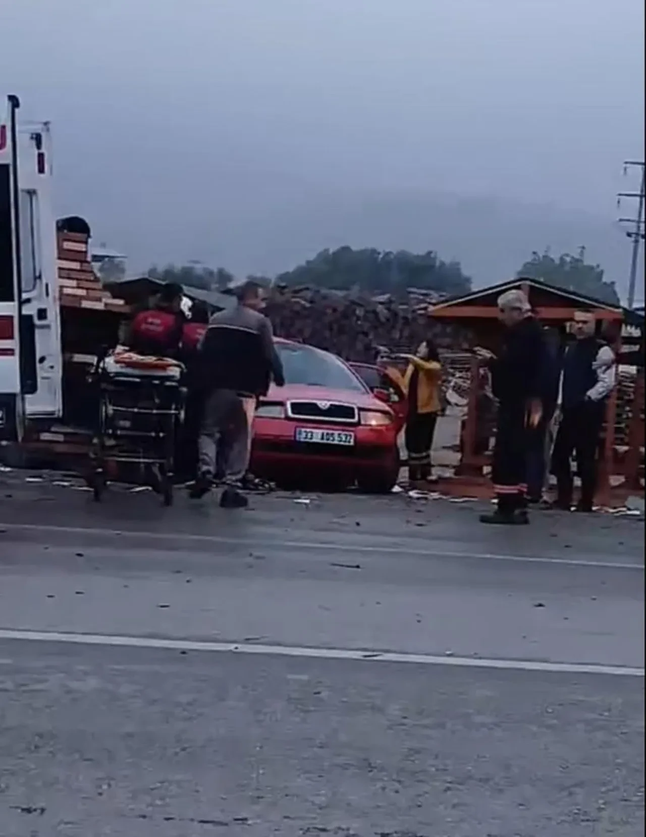 Kemalpaşa'da feci trafik kazası kamerada: 2 ölü, 4 yaralı