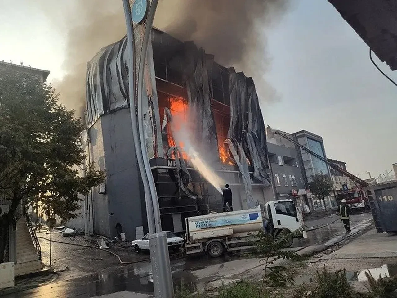 Kocaeli'de 6 kişiye mezar olan parfüm dolum tesisinden geriye kalanlar!