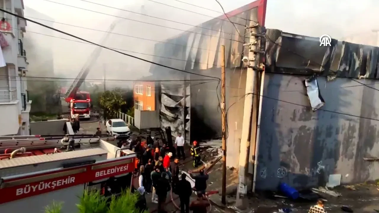 Kocaeli'de parfüm fabrikasında yangın! 6 kişi hayatını kaybetti 