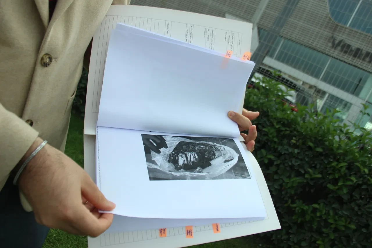 Lüks araç alev alev yandı, kapılar kilitlendi! Canını zor kurtardı, marka hatayı kabul etmiyor