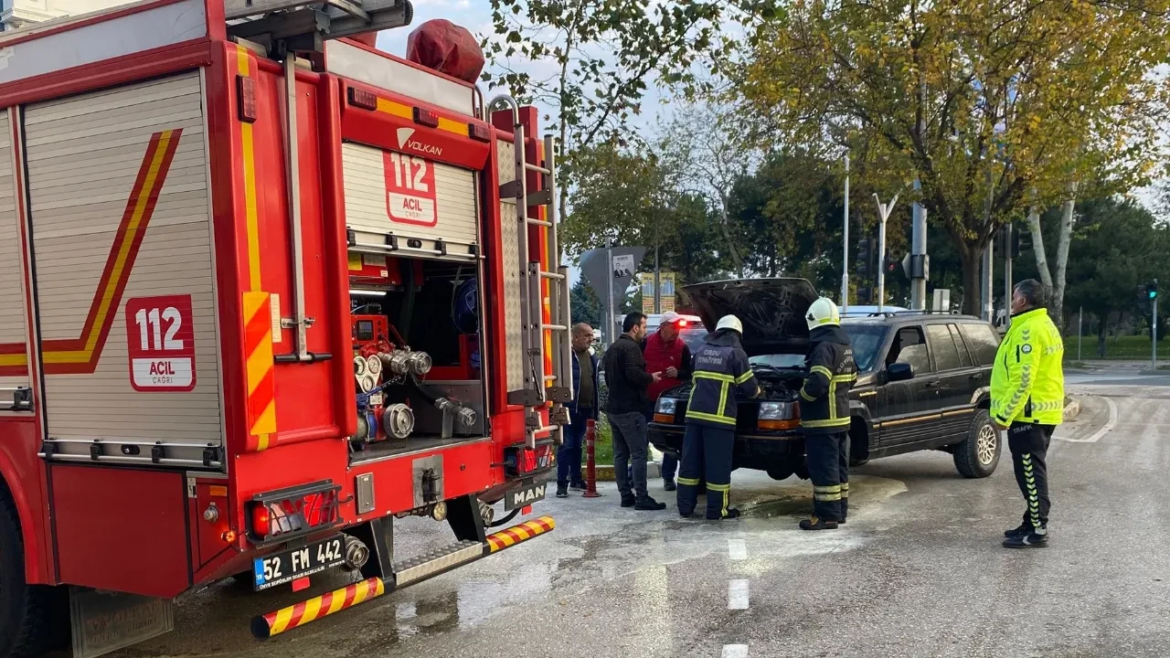 Ordu’da seyir halindeki otomobil alev aldı