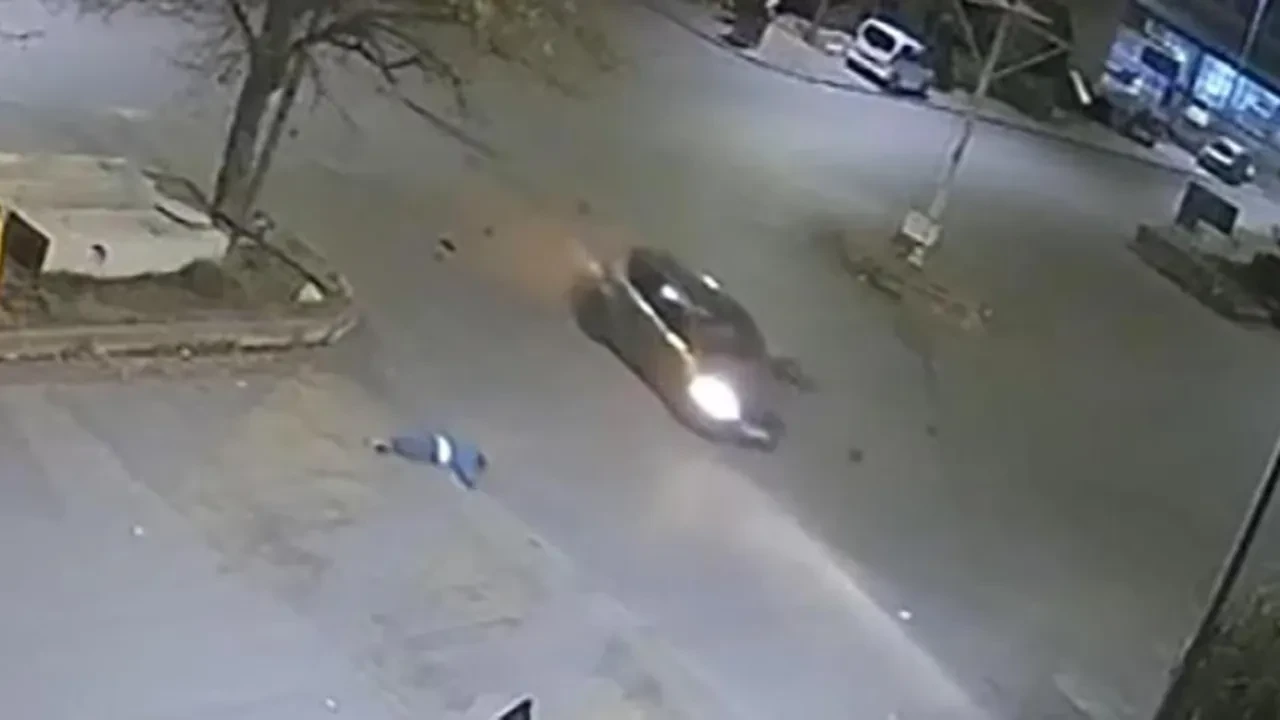 Otomobille çarpışan 14 yaşındaki motosiklet sürücüsü hayatını kaybetti