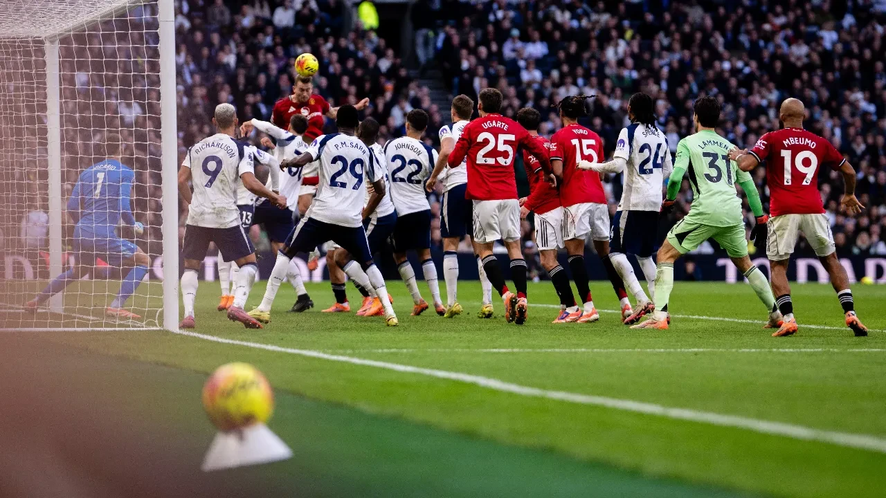 Premier Lig'de dev maç nefesleri kesti: Uzatmalarda kartlar yeniden dağıtıldı!