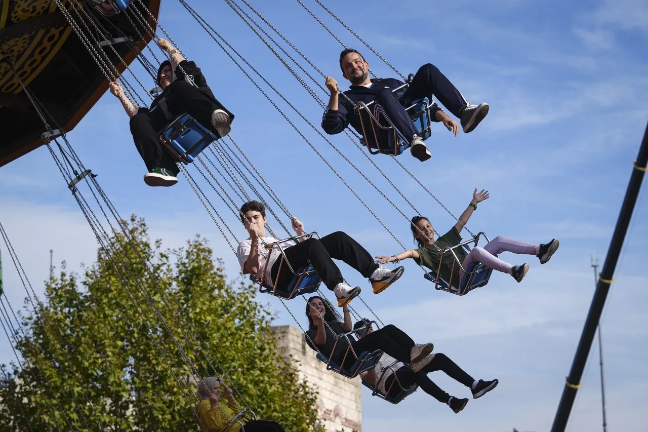 Ara tatil başladı, aileler çocuklarını eğlendirmek için dışarı akın etti