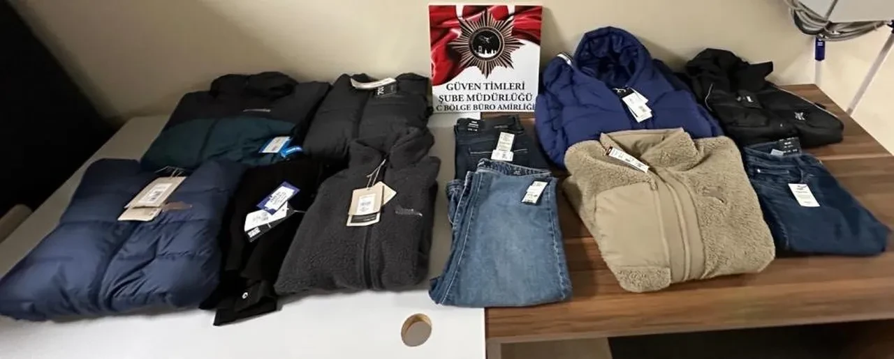 AVM’lerde 1 milyon TL'lik kıyafet vurgunu! Kerpetenlerle kabine girdiler: Nefes kesen operasyon kamerada