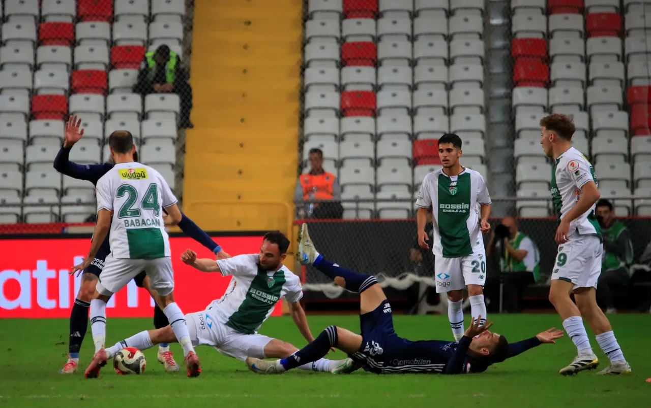 Bursaspor maçı hangi kanalda, nereden canlı izlenir? Güzide Gebzespor Bursaspor maçı saat kaçta oynanacağı netleşti