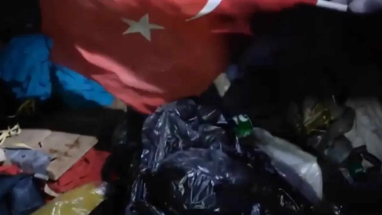 Çöpte bayrak bulmuştu! Bakın sonuç ne oldu