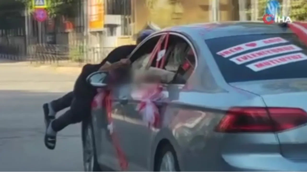 Damadın zor anları! Verilen parayı beğenmedi aracın önüne atladı