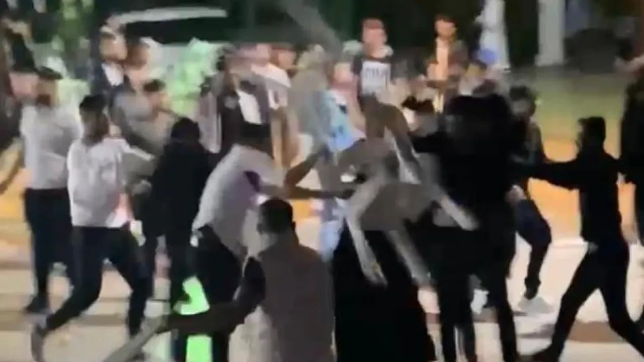 Düğün yeri savaş alanına döndü! Sandalyelerin havada uçuştuğu anlar kamerada