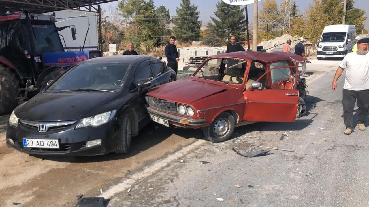 Elazığ’da bir araç park halindeki otomobile çarptı: 1 kişi hayatını kaybetti!