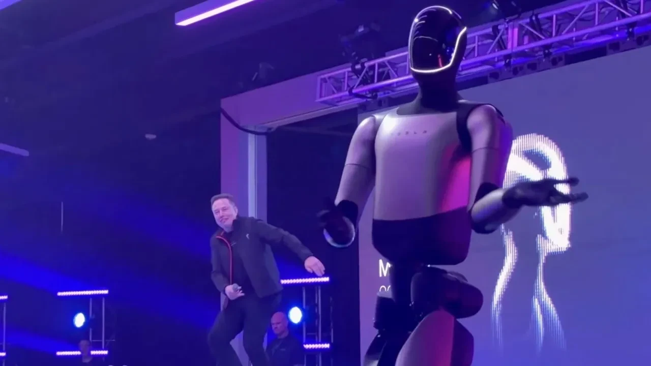 Elon Musk açıkladı: 20 yıla bilinciniz robota yüklenecek