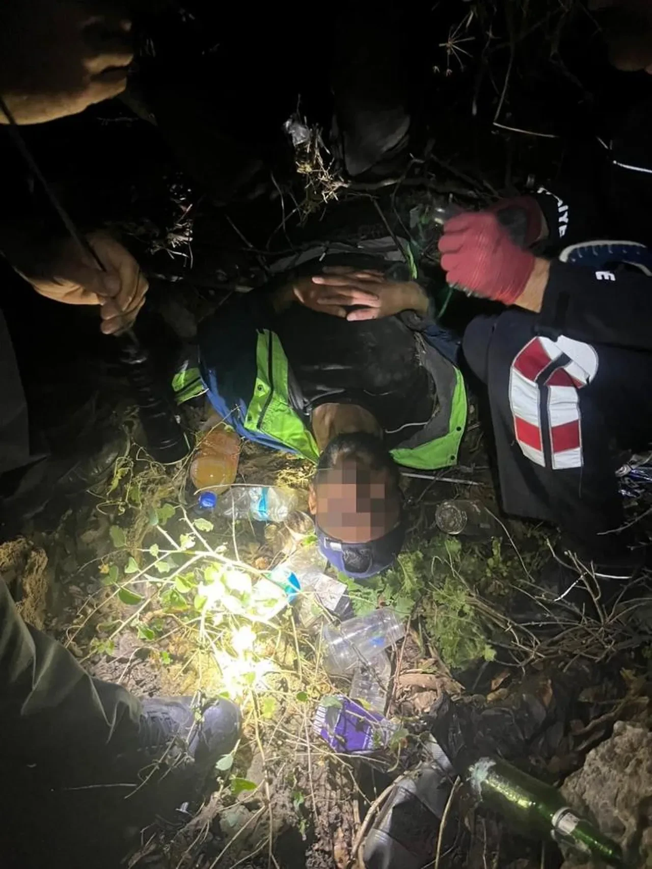 Falezlerden düşen şahıs AFAD ve itfaiye tarafından kurtarıldı