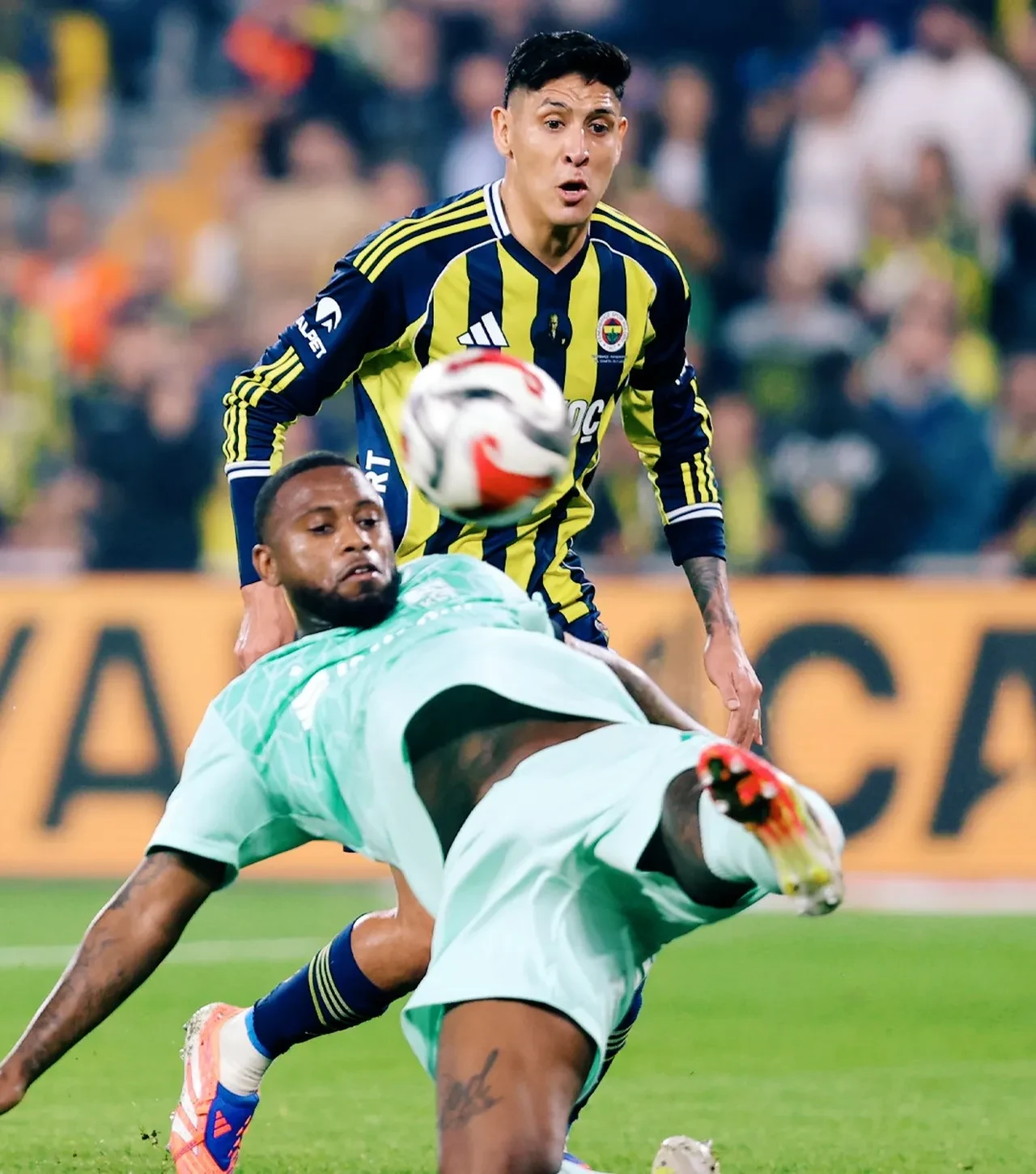 Fenerbahçe Kayserispor'u mağlup etti: Kadıköy'de 6 gollü maç!