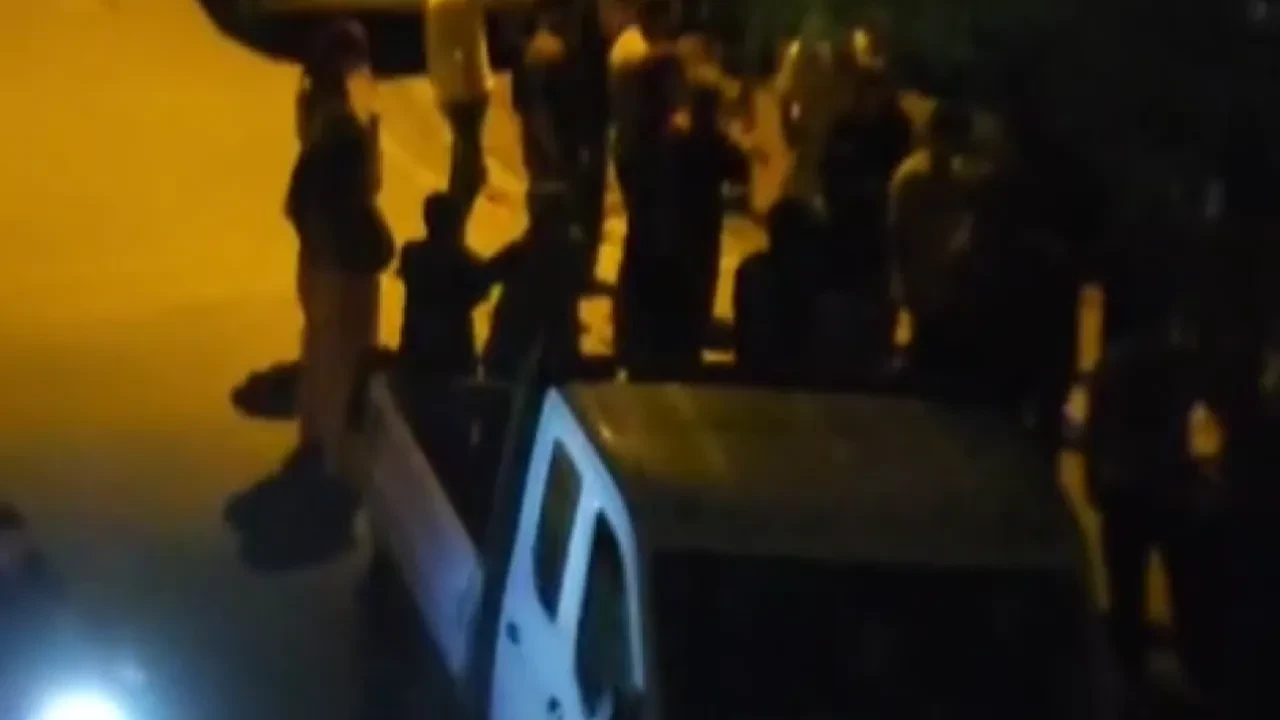 Gece yarısı 'imdat' diye çığlıklar attı! Sokak ortasında meydan dayağı