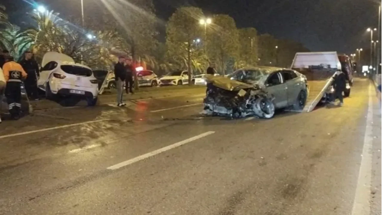 İstanbul Kartal'da zincirleme trafik kazası! Yaralılar var