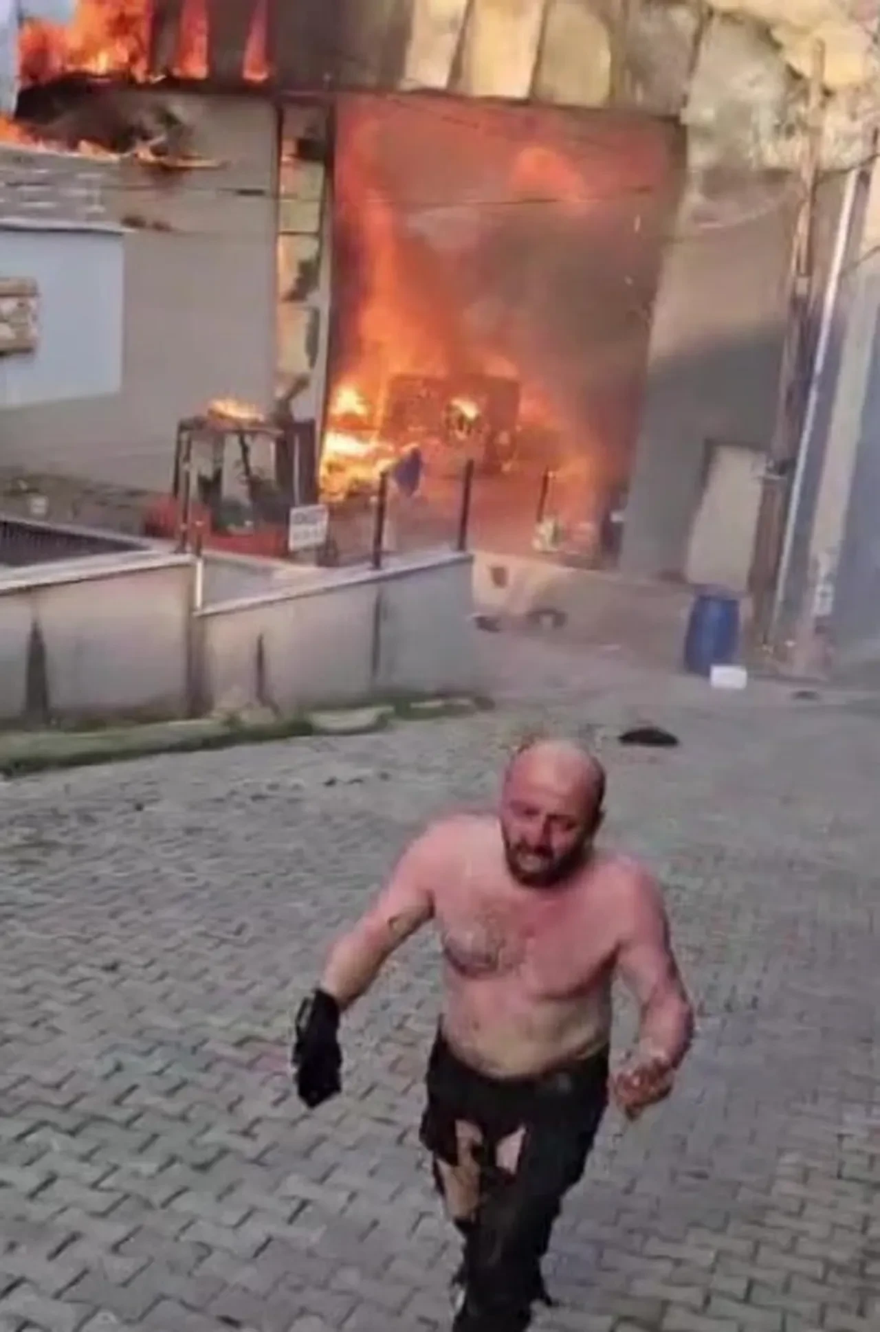 Kocaeli'de parfüm deposundaki yangında ölenlere küfür ettiler! Skandal paylaşımlar şoke etti