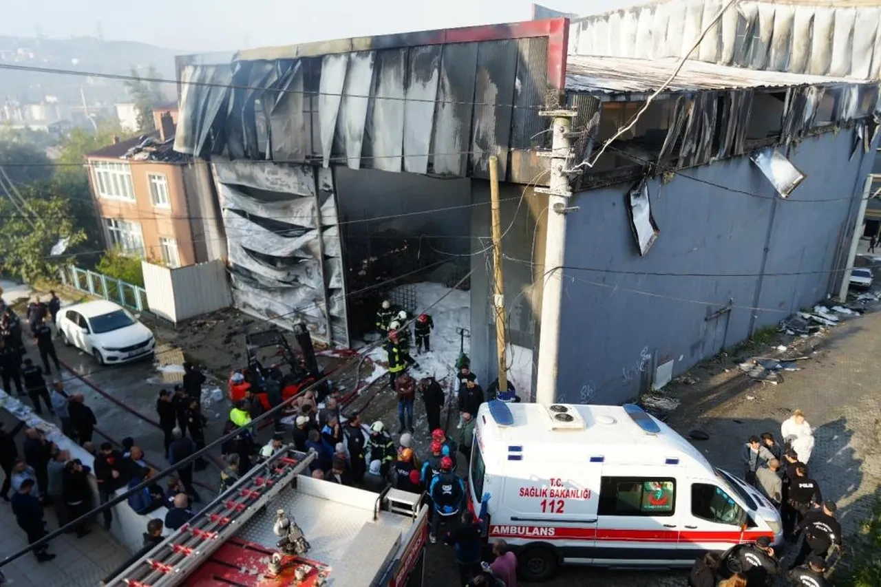 Kocaeli'de parfüm deposundaki yangında ölenlere küfür ettiler! Skandal paylaşımlar şoke etti