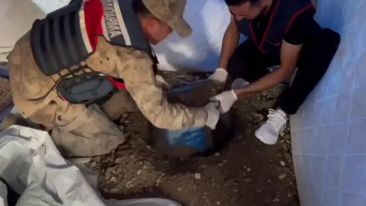 Pes dedirten olay! Kilolarca uyuşturucu bakın nereden çıktı