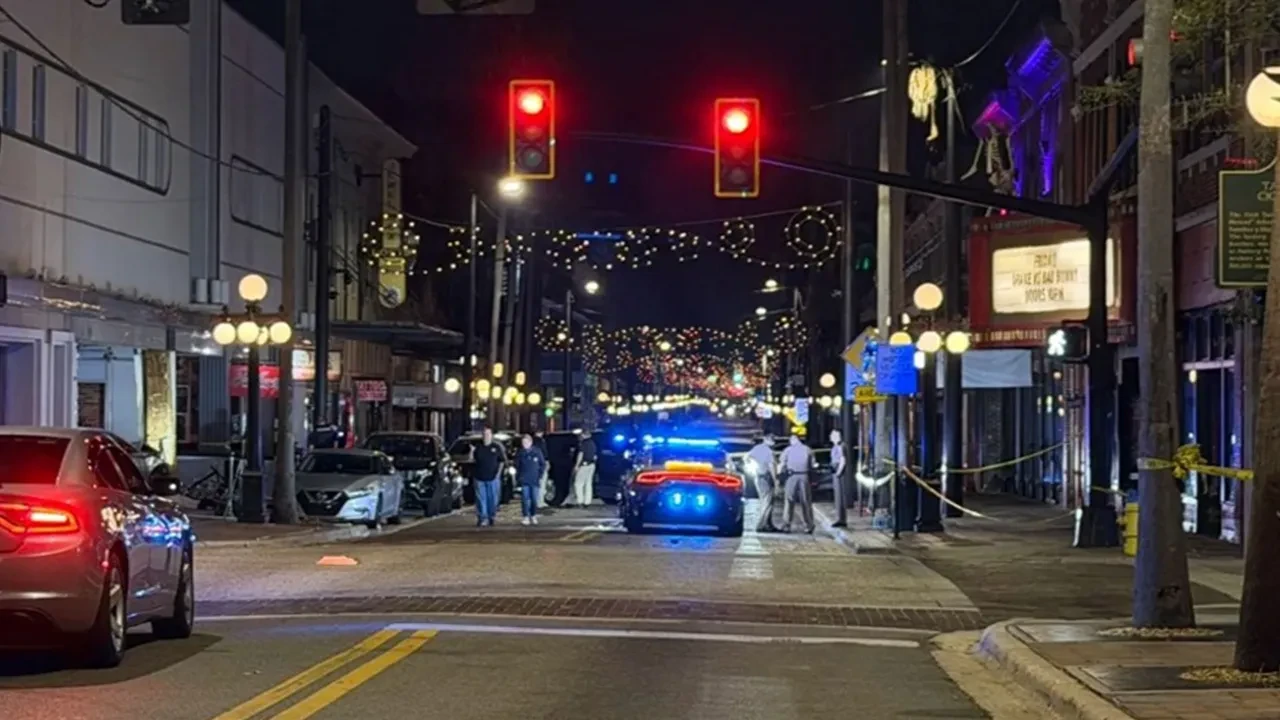 Polisten kaçarken otomobiliyle gece kulübüne daldı! Çok sayıda ölü ve yaralı var