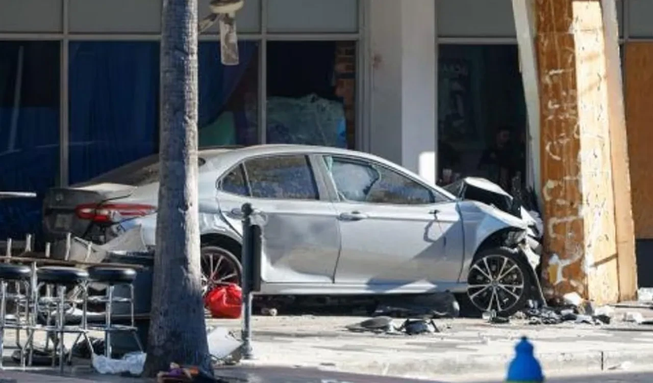 Polisten kaçarken otomobiliyle gece kulübüne daldı! Çok sayıda ölü ve yaralı var