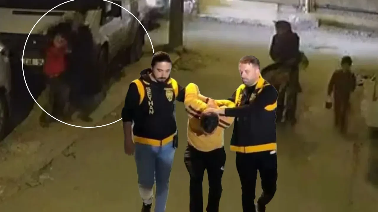 Adana'daki görüntüler kan dondurdu! Çocuğunun boğazından tutup arabaya fırlatan cani baba yakalandı!