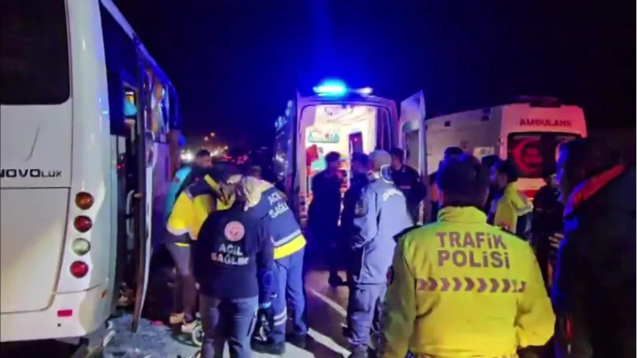 Amasya'da dehşet zinciri! Mahkum ve jandarmaların bulunduğu araçlar feci kazaya karıştı