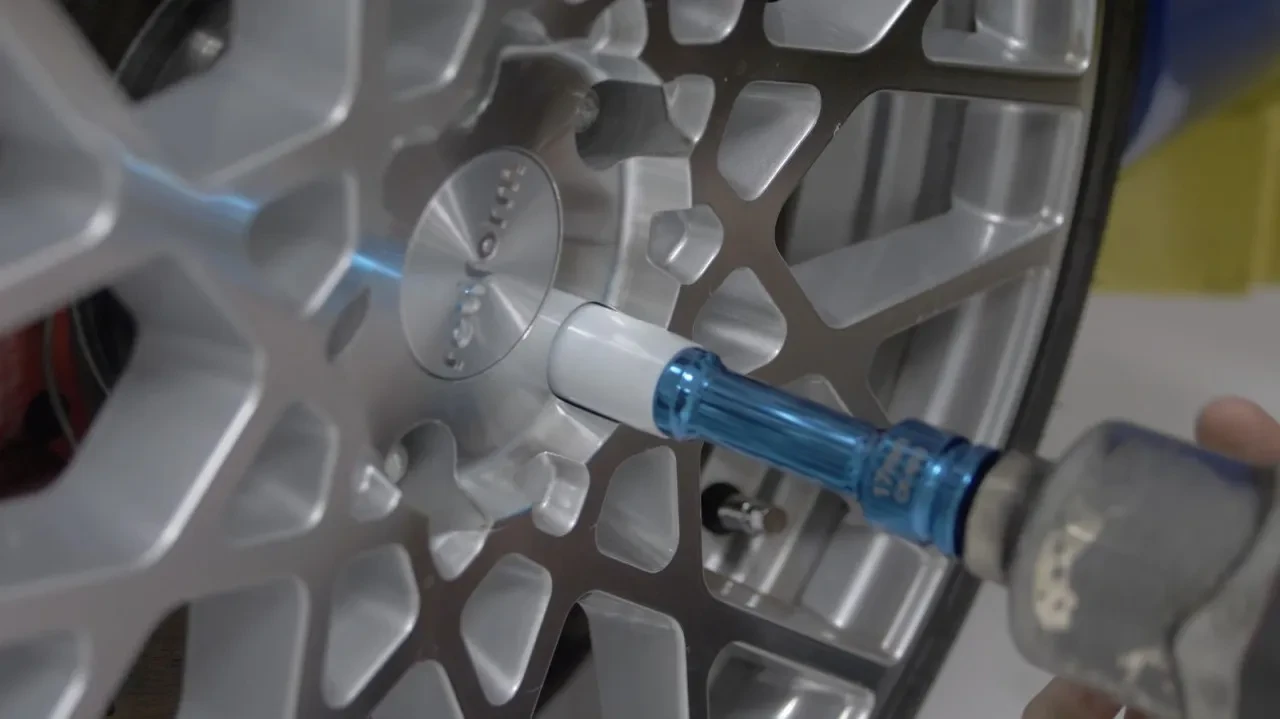 Arabanızın lastik değişiminde yapılan tek hata jantlarınızı hurdaya çevirebilir! İşte hayat kurtaran yöntem