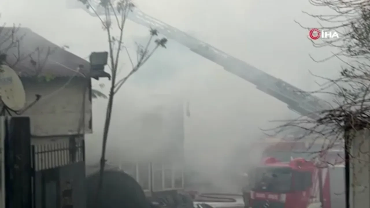 Arnavutköy Boğazköy'de bir tamirhanede yangın çıktı! Ekipler olay yerinde 