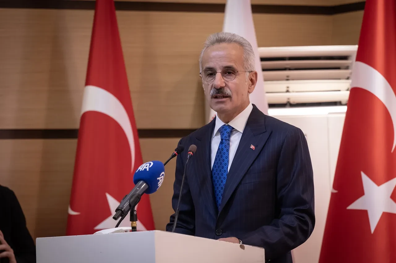 Bakan Uraloğlu'ndan memurlara 'evlenin' çağrısı! 'En az 3 çocuk sahibi olunması doğru olan'