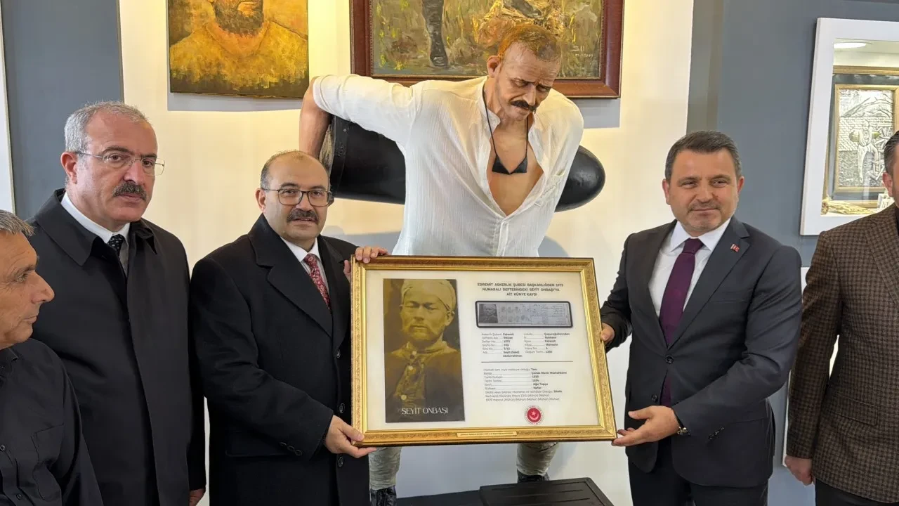 Çanakkale kahramanı Seyit Onbaşı'nın gençlik fotoğrafı ve künye defteri ortaya çıktı