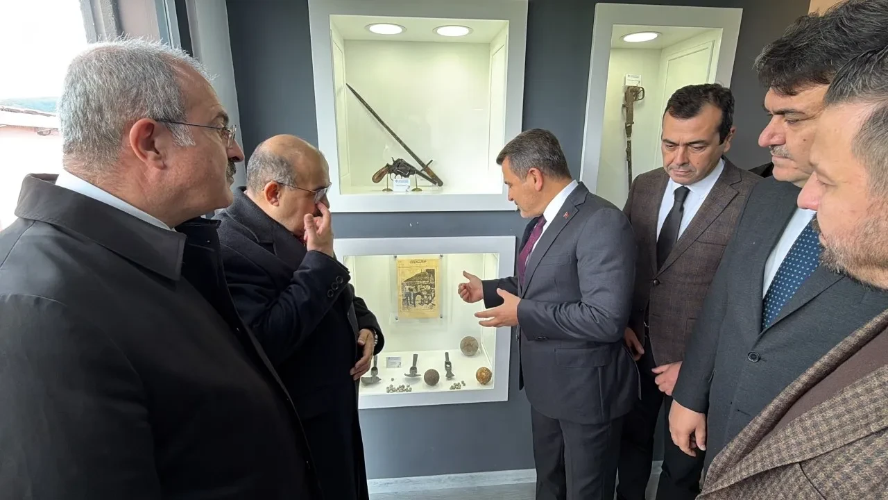 Çanakkale kahramanı Seyit Onbaşı'nın gençlik fotoğrafı ve künye defteri ortaya çıktı