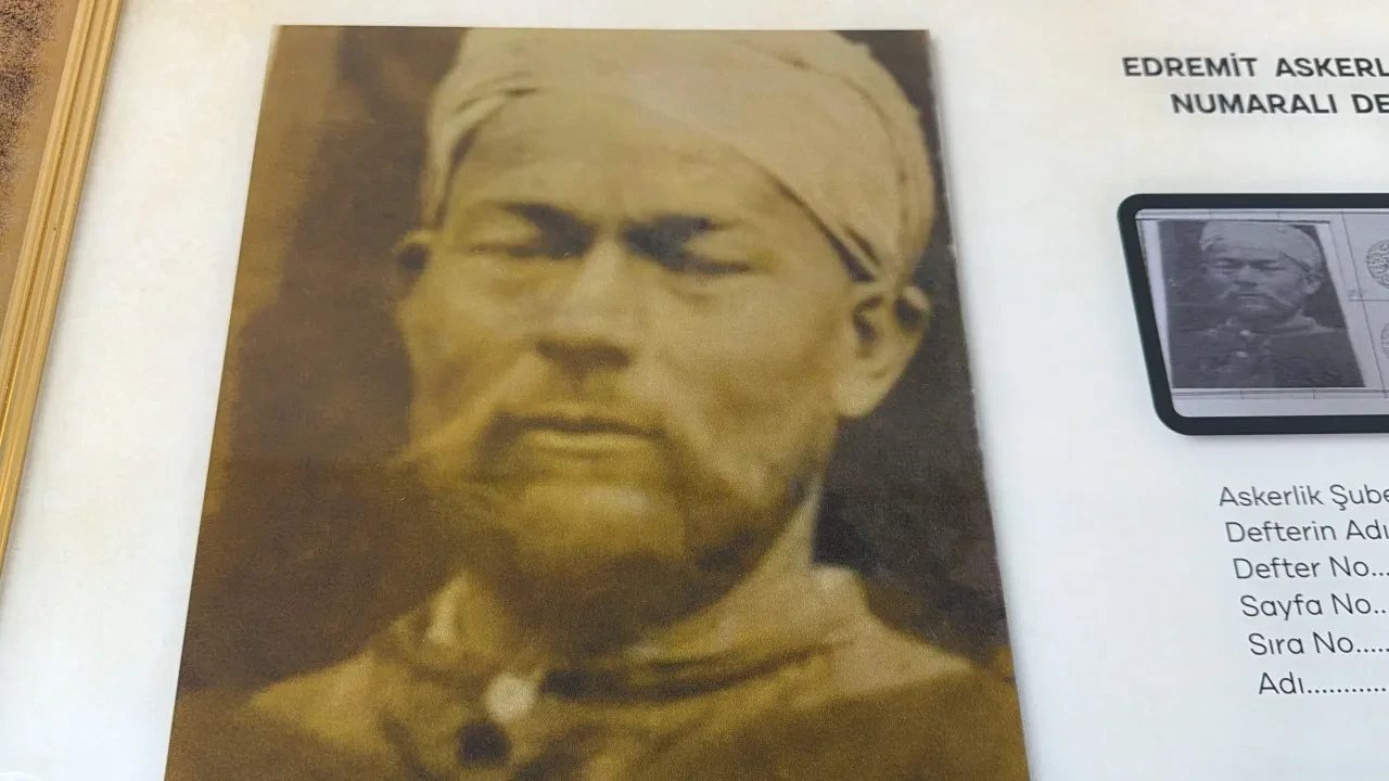 Çanakkale kahramanı Seyit Onbaşı'nın gençlik fotoğrafı ve künye defteri ortaya çıktı