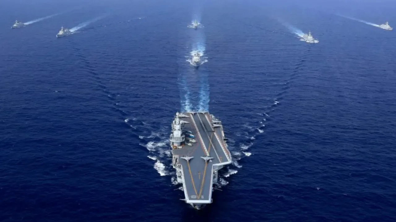 Çin'in donanma filosu Avustralya'nın yakın markajında: Adım adım izliyorlar