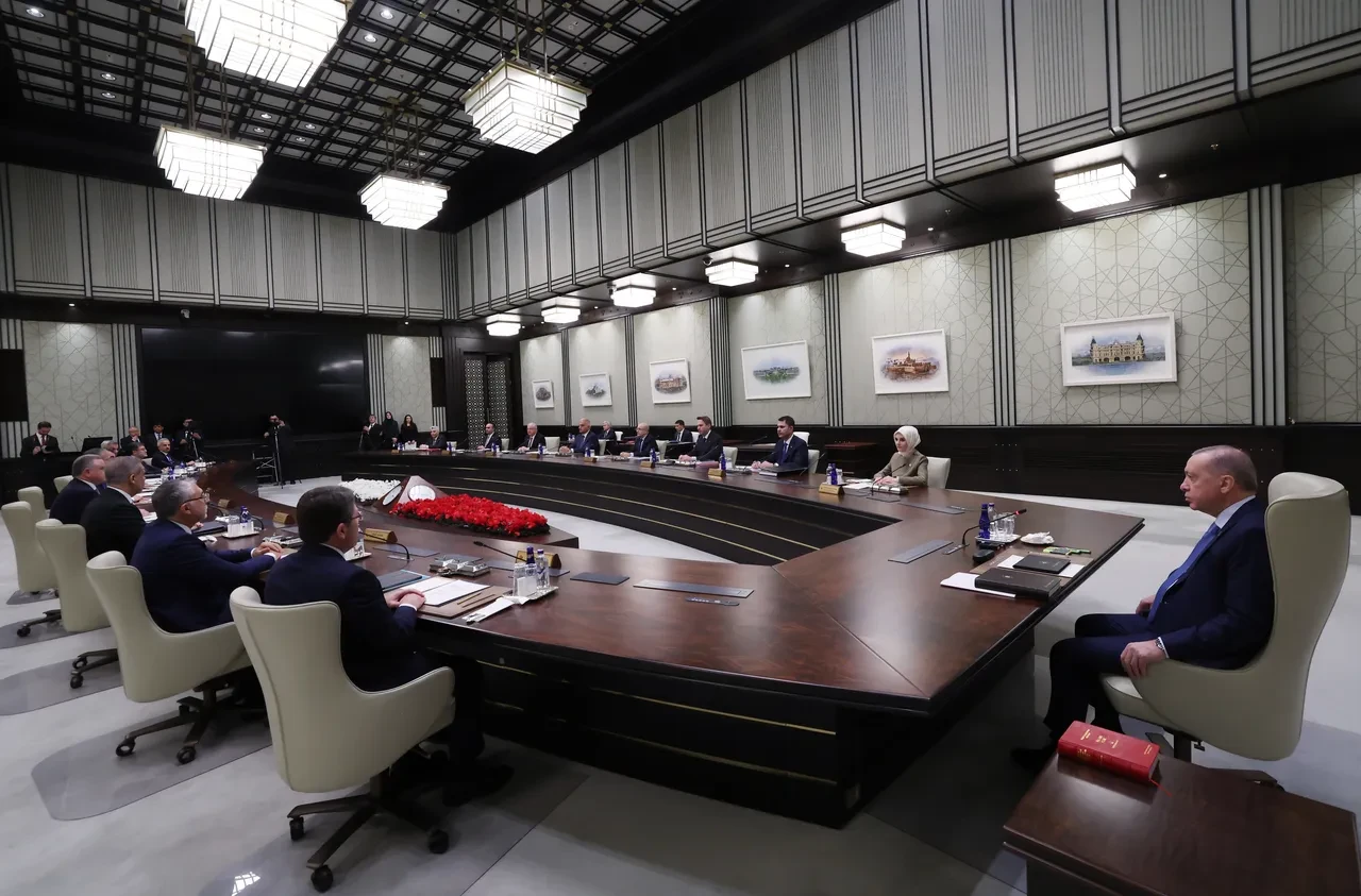 Cumhurbaşkanı Erdoğan'dan kabine sonrası kritik açıklamalar: 'Hassas süreç' vurgusu