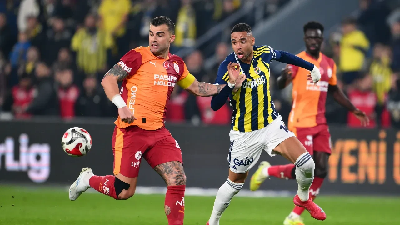 Fenerbahçe tribünlerinden derbide yıldız isme büyük tepki!