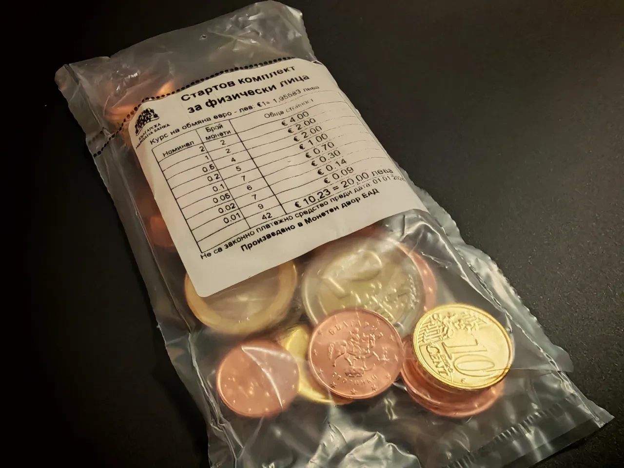 İlk yerel avro örnekleri piyasaya sürüldü: Vatandaşlar alabilmek için sıraya girdi