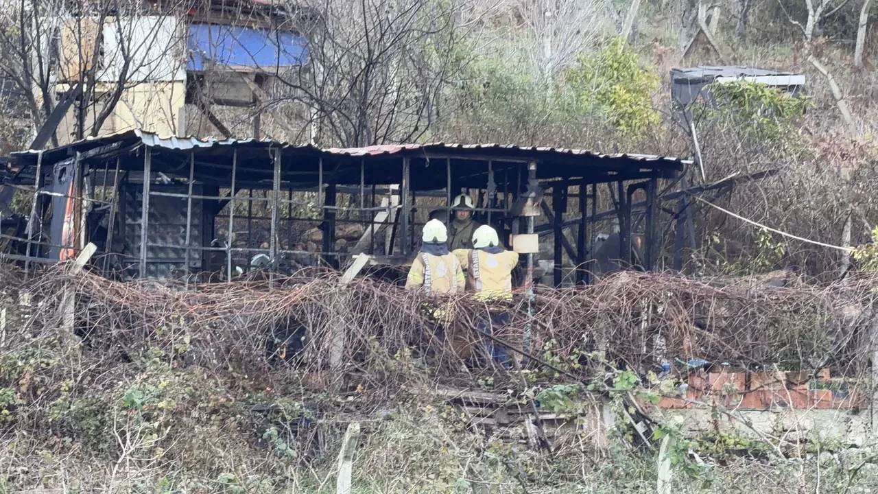 Isınmak için yaktığı soba, sonu oldu! Yaşlı adam barakayla birlikte yandı