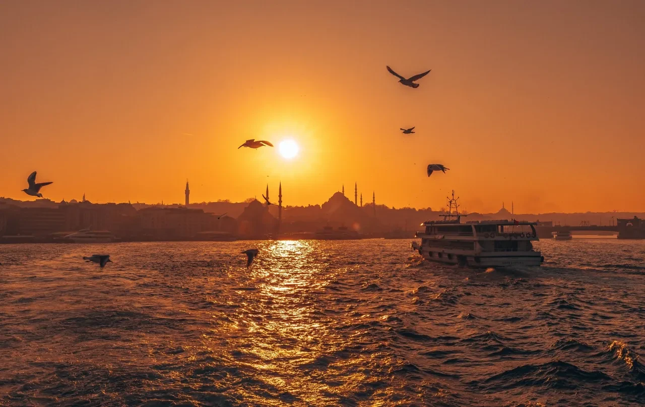 İstanbul'a yeniden yaz geliyor! AKOM gün verdi: Bir anda sıcaklıklar yükselecek 