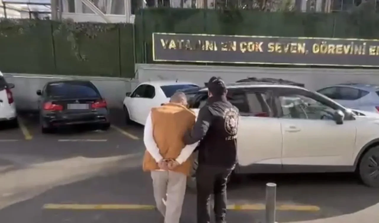 İzmir'de yaşlı kadınların korkulu rüyası oldu! Evlerine 'yoğurtçuyum' diyerek giren tırnakçı yakalandı!