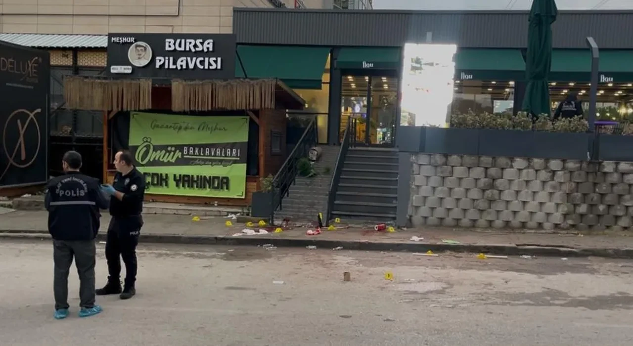 Kafeden kovulmayı hazmedemediler silahlarla mekan bastılar!