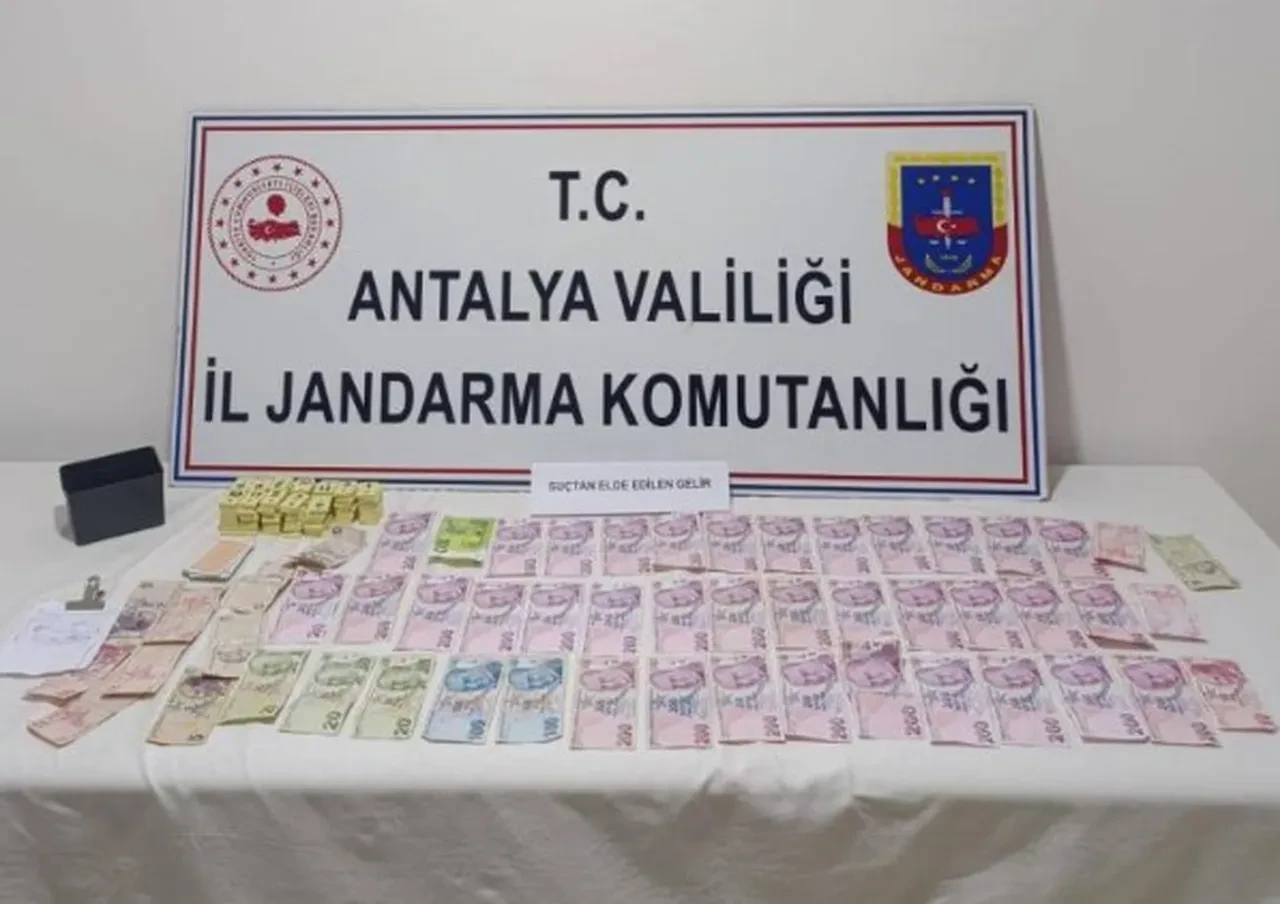 Mahalle muhtarı sistemi kurmuş! Kumar oynatırken yakalandı