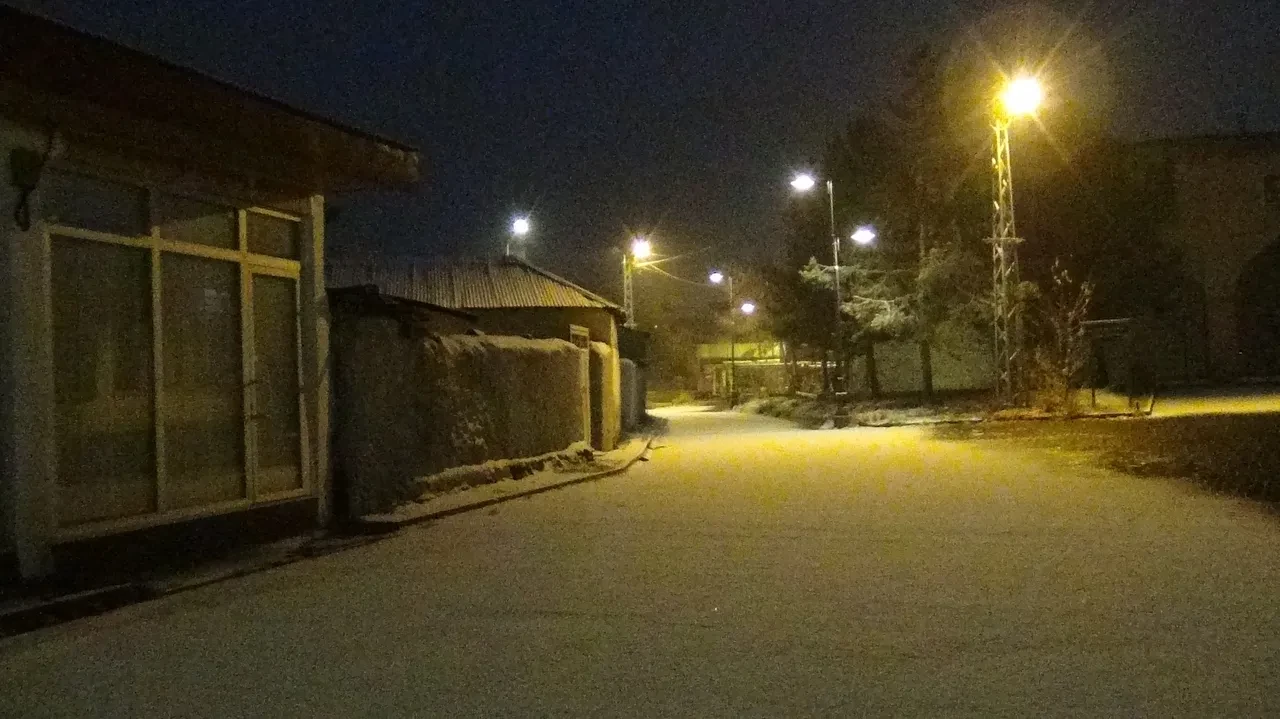 Meteoroloji uyarmıştı! Kars'a mevsimin ilk karı düştü: Her yer beyaza büründü 