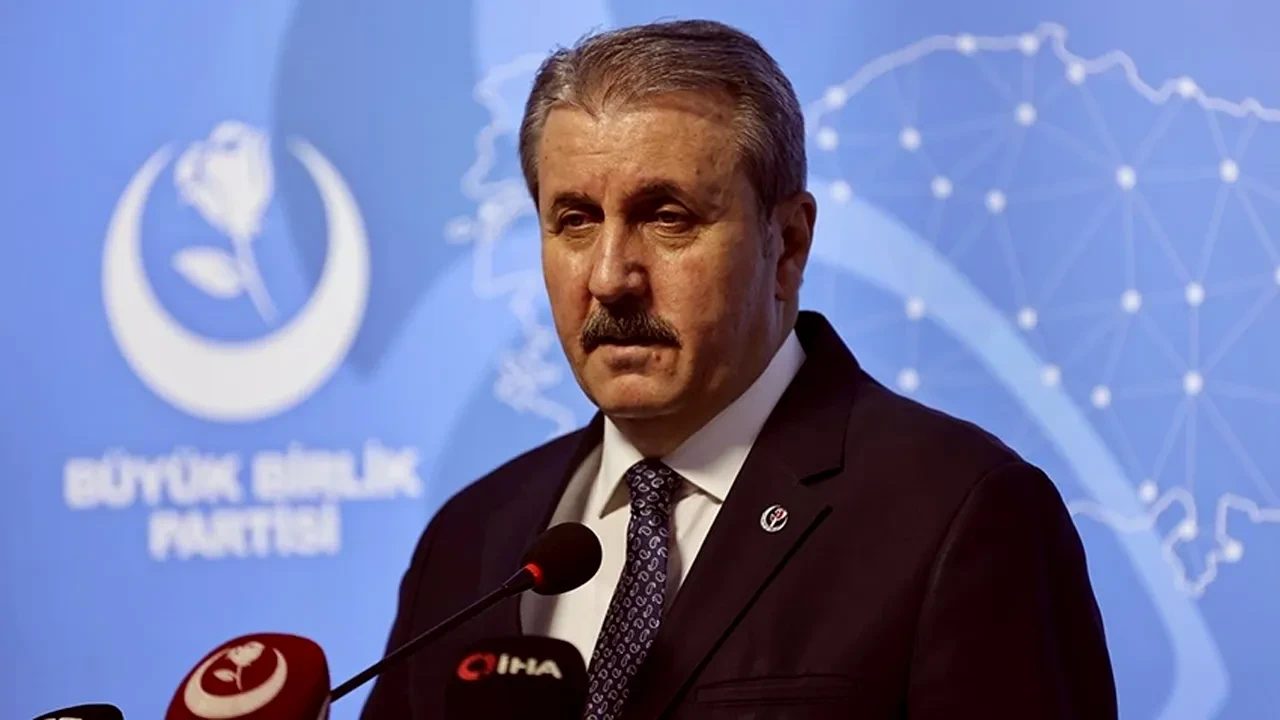 Mustafa Destici'den 'evlenmeyenleri işe almayın' çıkışı! Sözleri gündeme oturdu